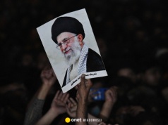 Ajatollahowie wzywają do odwetu po śmierci Chameneia. 