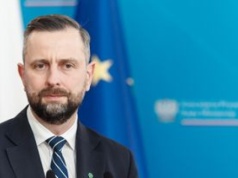 Wojna w Iranie. Polacy utknęli za granicą. Minister zabrał głos