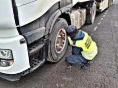 Kontrolowali ciężarówki. Ponad połowa straciła dowody rejestracyjne