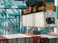 Zastój żeglugi w Zatoce Perskiej. Ubezpieczyciele wycofują ochronę od ryzyka wojennego