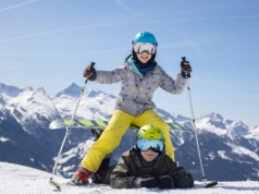 Dominują półkolonie, ale Europa kusi. Gdzie wyjeżdżały dzieci w ferie 2026?