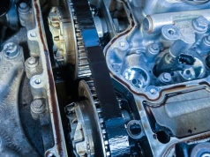 Silnik 1.2 PureTech z paskiem rozrządu wciąż w sprzedaży. Które samochody Stellantis go mają?