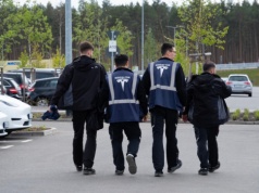 Polacy chcą bigosu i dodatków. Wybory w gigafabryce Tesli pod Berlinem