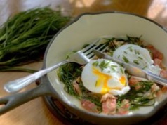 Wygląda jak trawa, a smakuje obłędnie. Dodaj do jajek zamiast szczypiorku