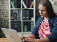 Urlop wypoczynkowy w roku może być dłuższy niż 26 dni. Ci rodzice mają dodatkowe wolne