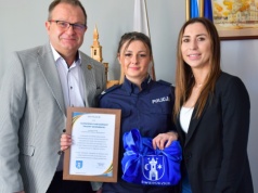 Policjantka doceniona za pomoc, udzieloną po służbie
