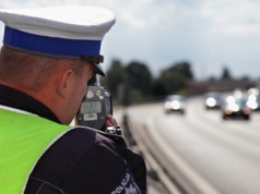 3 marca wchodzą nowe przepisy dla kierowców. Od jutra jedni szybciej wsiądą za kółko, a inni łatwiej stracą prawo jazdy