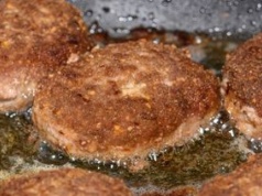 Kotlety mielone po czesku robię częściej niż tradycyjne. Są o niebo smaczniejsze