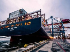 Logistyka na Bliskim Wschodzie leży. Towar czeka, firmy dopisują "opłatę wojenną"