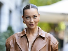 Najmodniejsze okrycia wierzchnie na wiosnę 2026. Wyprzedają się na pniu