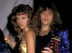 Poznali się w liceum. Nagle rzucił ją dla młodej aktorki