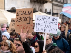 Aborcja dla Polek za unijne pieniądze. Bruksela daje zielone światło, prawica wściekła