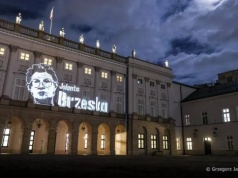 15. rocznica śmierci Jolanty Brzeskiej. Specjalna iluminacja na Pałacu Prezydenckim. "Pamiętamy"