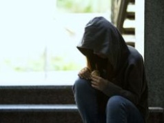 Żyją na ulicy. Za nocleg oczekuje się od nich "transakcji"