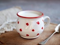 Czy seniorzy powinni pić mleko? Dietetyk odpowiada raz na zawsze