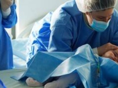 Wrocławski Przylądek Nadziei opanował „naprawianie genów”. To procedura ratująca życie dzieciom