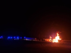 Pożar w stodole, płonęły tuje i ciężarówka w ogniu. Noc pełna interwencji strażaków