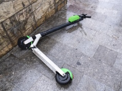 Zakaz jazdy hulajnogą do 13. roku życia. Wzrastają też sankcje za przekroczenie prędkości