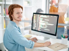 Nawet 35 tys. zł dla specjalisty IT w centrum usług