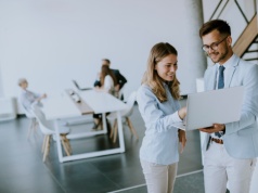 Awans, który jest zmorą wielu pracowników. Jak wyjść z pułapki ghost growth?