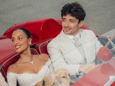 Zabytkowe Ferrari, piękna panna młoda i pies w tuxedo. Charles Leclerc - kierowca Formuły 1, wziął ślub w Monako!