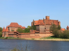 Zakon krzyżacki: siła administracji, pieniądza i organizacji