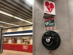 Fotoreporter zmarł na Placu Zamkowym. Nie znaleźli defibrylatora