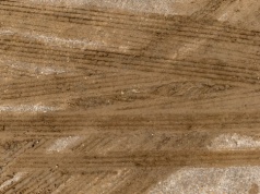 Czy utwardzenie działki rolnej wymaga zgłoszenia?