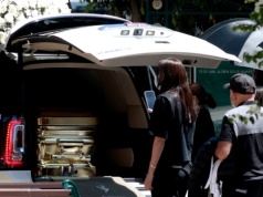 Złota trumna i tłumy żałobników na pogrzebie. Meksyk pożegnał "El Mencho"