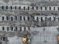 Izrael chce uniemożliwić wybór przywódcy Iranu. Pogrzeb dziewczynek z Minab