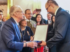 Prezydent Nawrocki pośmiertnie odznaczył sierż. Ollisa, który w Afganistanie uratował polskiego żołnierza