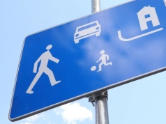 Mandat za parkowanie przed własną bramą. Policja uwielbia takie miejsca