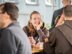 Ks. Roberto Regoli: u źródeł nawróceń młodych ludzi stoi spotkanie z myślą Benedykta XVI 