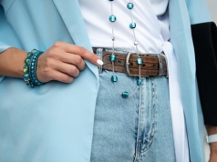 Nie obcisłe, nie oversize. Czas na spodnie stovepipe. Nowe odkrycie na wiosnę 2026