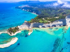 Majowy wypoczynek na Korfu 🇬🇷☀️💙 Loty z Warszawy i 3* hotel blisko plaży za 749 PLN