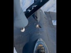 Tankowanie w powietrzu. Ta osoba odpowiada za najważniejszą funkcję