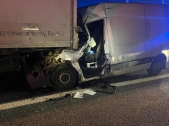 Zderzenie ciężarówki z samochodem dostawczym. Nie żyje mężczyzna