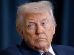 Donald Trump z czymś dziwnym na szyi. Osobisty lekarz rzucił się do tłumaczeń