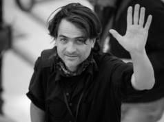 Karetka miała jechać do Adama Chełstowskiego 30 minut. Mocne oświadczenie ZPAF