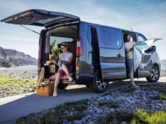 Nowy Renault Trafic Escapade z mocnym dieslem i 9-biegowym automatem już w sprzedaży. 7 miejsc, kuchnia i sypialnia