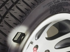 Czujniki w kołach są obowiązkowe w nowych autach. Tylko nie temu miały służyć