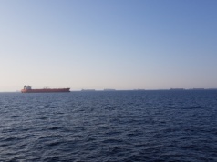 Ropa drożeje, ale rynek nie gra na katastrofę