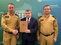 Nowy samochód rozpoznawczo-ratowniczy dla lubelskich strażaków. Podpisano umowę na dofinansowanie