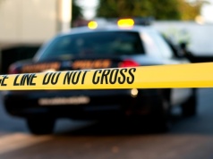 Poszła na zakupy. W aucie zostawiła pięcioro dzieci i broń. "Jest w rozsypce"