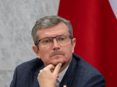 Absurdalne słowa Bosackiego. Tak tłumaczy problem z konsulatami