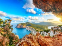 Odkryj plaże, o których inni tylko marzą 🏖️ 🏎️ Sardynia: loty, hotel i samochód za 981 PLN 😍✨