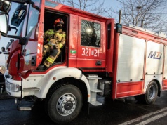 Płonie styropian i elewacja na budowie w centrum Gdańska. Na miejscu pięć zastępów straży