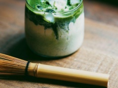 Matcha – wzmacnia ciało i wyostrza zmysły. Poznaj zalety ukochanego napoju Japończyków