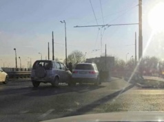 Na czerwonym wiadukcie w Lublinie znów zderzyły się auta. Są już służby ratunkowe