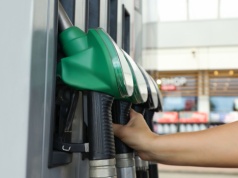 Ceny paliw w górę, za tyle teraz tankują Polacy. Kierowcy obawiają się coraz wyższych podwyżek